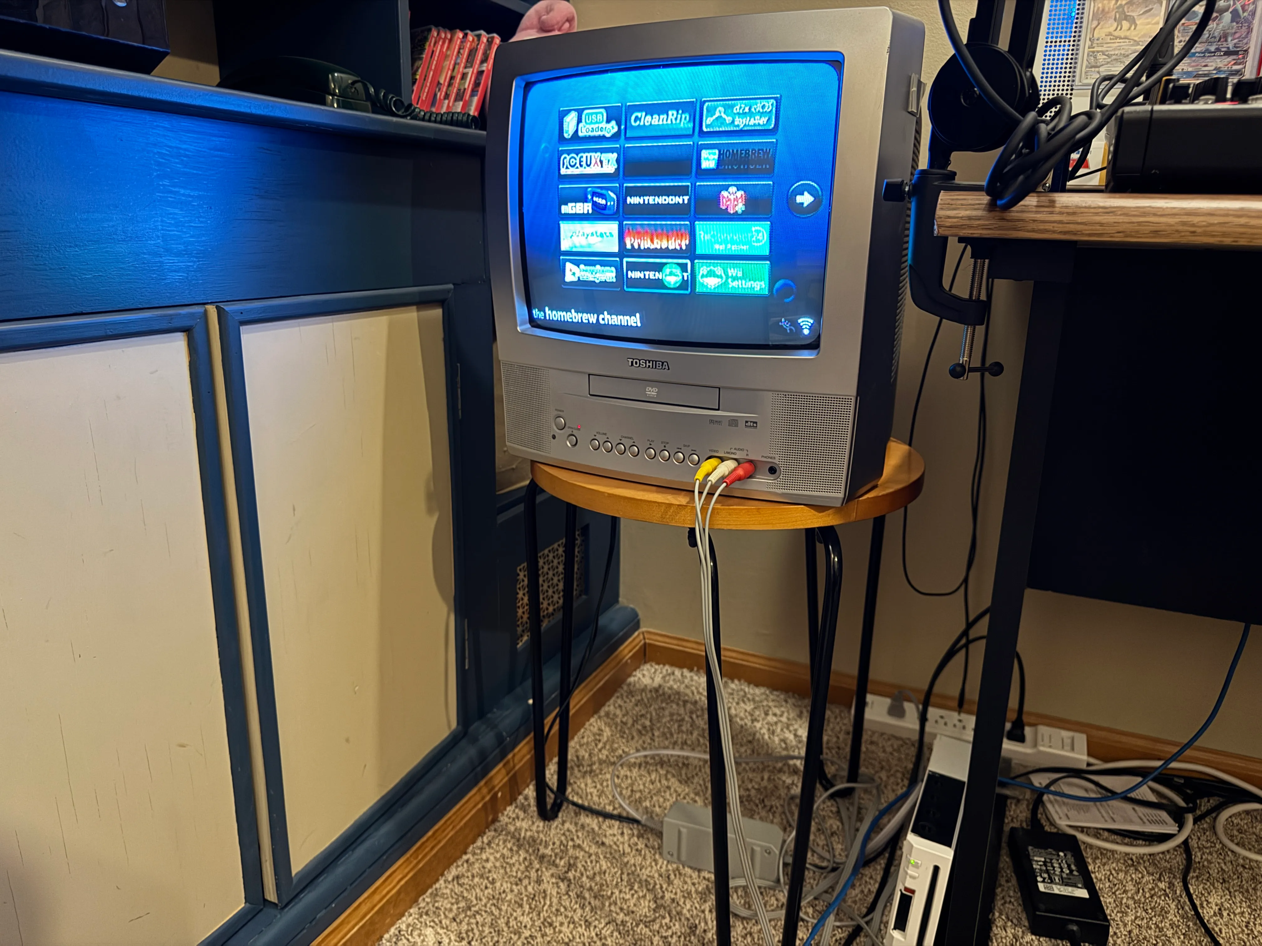 picture of the crt showing a wii running the homebrew channel