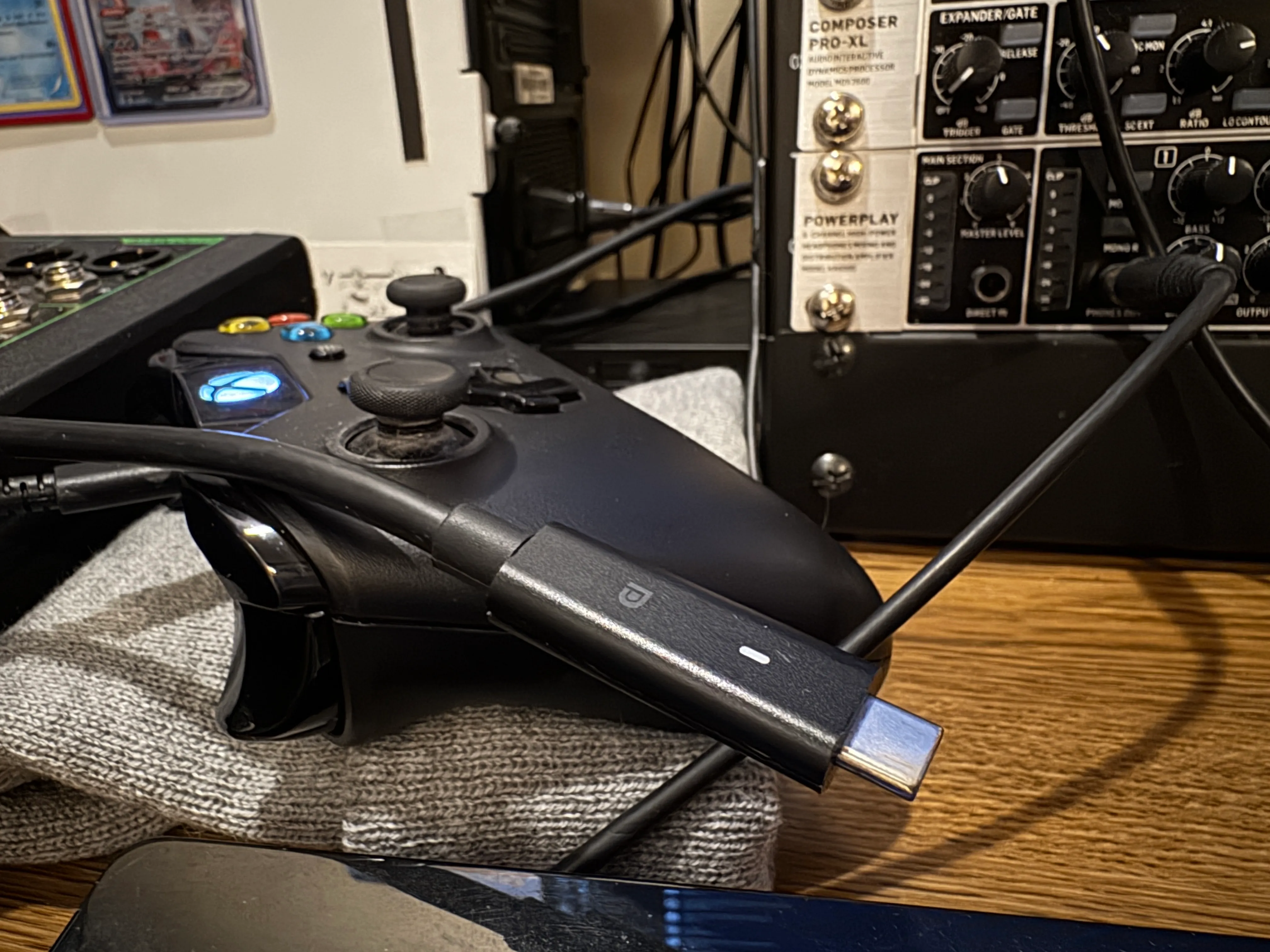 picture of a usb c tunderbolt cable connected to a dock near the tower